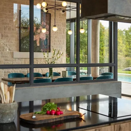 Valens Willa Radetići